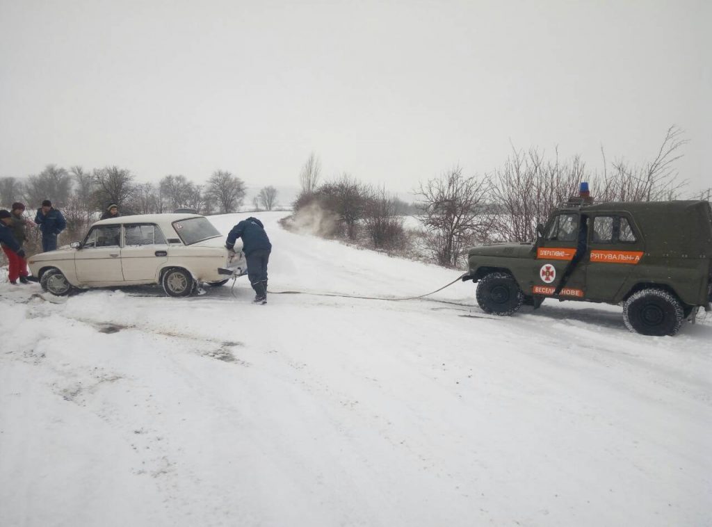 Счастливое ДТП под Веселиново - машину выбросило в кювет, но все живы 6