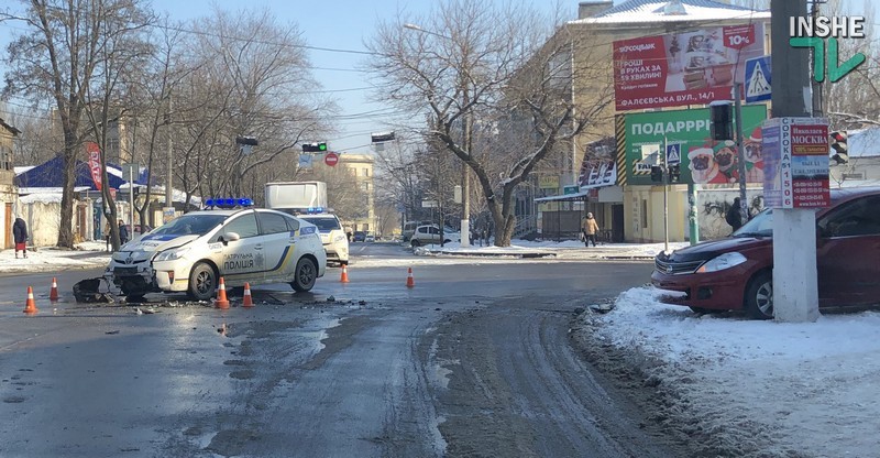 В Николаеве полицейский автомобиль попал в ДТП у Варваровского моста 2