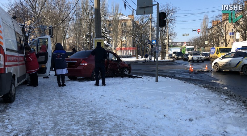 В Николаеве полицейский автомобиль попал в ДТП у Варваровского моста 6