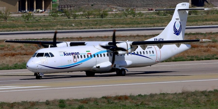 В Иране разбился самолет, на борту было 60 человек