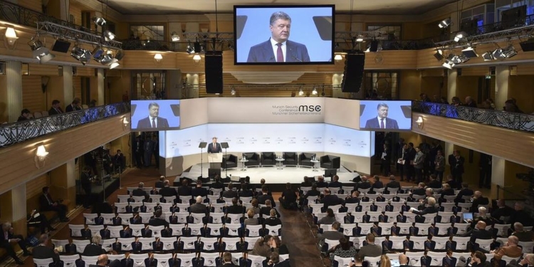 Порошенко в Мюнхене выступал перед полупустым залом – у ЕС к нему накопилось много вопросов