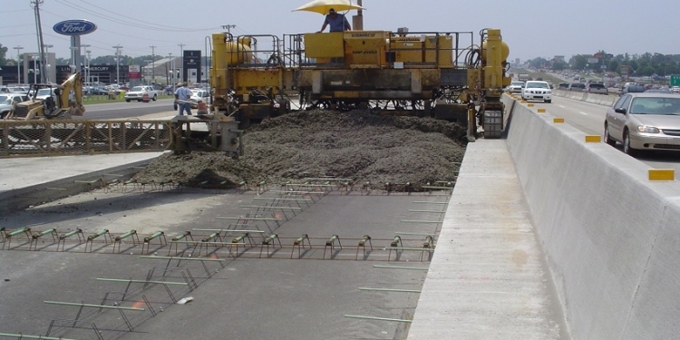 Омелян объявил эру бетонных дорог. Но надо решить, какие стандарты использовать