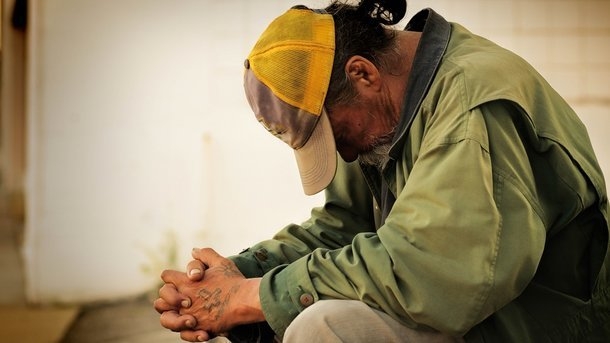 Бомж, похитивший деньги из аэропорта, пожаловался, что их украли