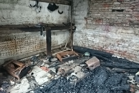 По непонятным причинам в Первомайском районе загорелся дом. Хорошо, что в нем никто не живет