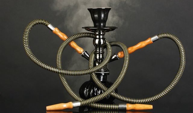 Любите кальян? Тогда это для вас: в Украину под видом табака для кальянов завозили опилки с вареньем