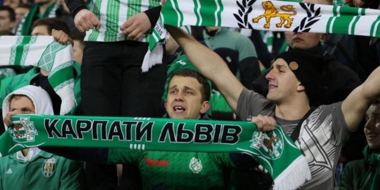 Фанаты львовских Карпат подрались с полицейскими в Одессе