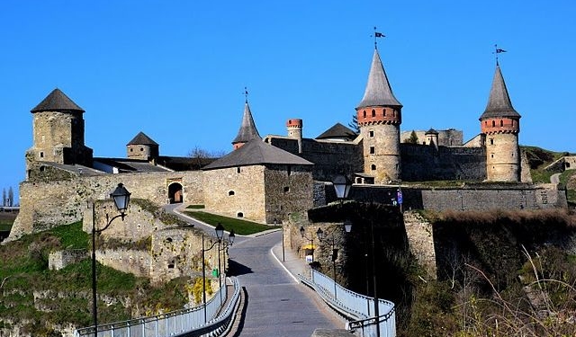 В Каменце-Подольском обрушилась стена крепости