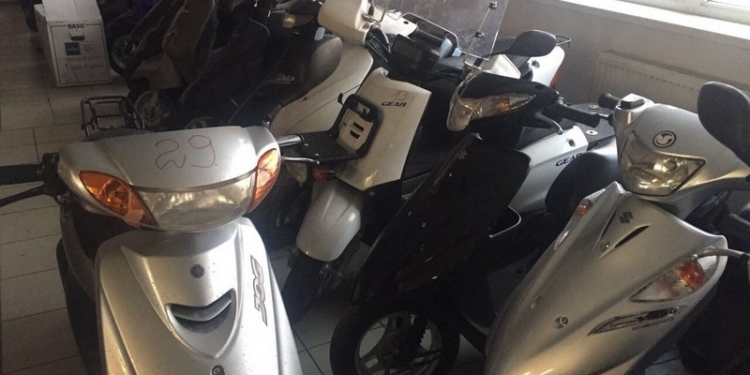 Прокатили: в Николаеве таможня и налоговая милиция изъяли полсотни импортных мопедов