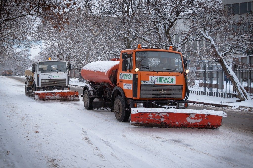 А другие? «НИБУЛОН» вновь бесплатно помогает коммунальщикам расчищать дороги и тротуары Николаева 1
