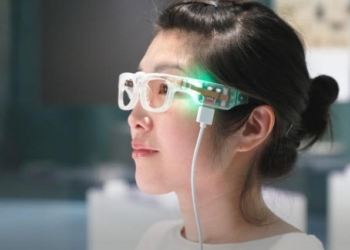 Разработаны очки, которые читают вслух написанный текст