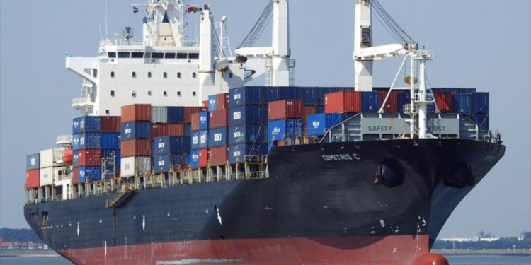 Украинский экипаж у берегов Италии обнаружил на борту своего судна 300 кг кокаина и заявил об этом властям