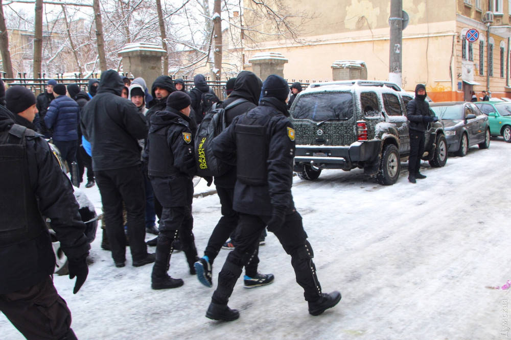 Титушки - востребованная "профессия". В Одессе сегодня захватили санаторий, на который претендует Минюст 11