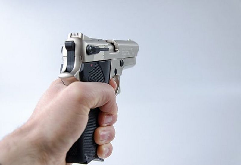 Полицейский из табельного оружия застрелил гражданского – пресс-центр АТО 1