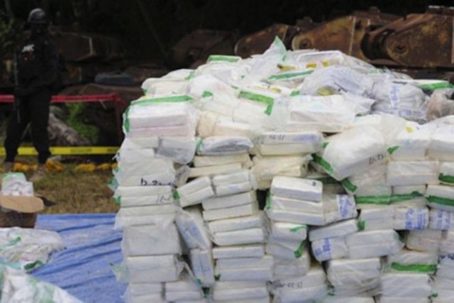 В Румынии волнами на берег моря вынесло 130 кг кокаина 1