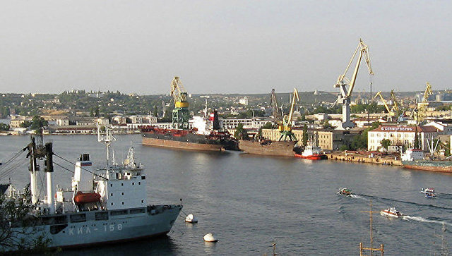 Севастополь атакували безпілотники – атаку відбивали кораблі ЧФ (ВІДЕО)