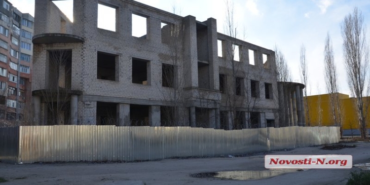 Депутатов Николаевского горсовета начали вызывать в «органы» из-за покупки недостроя банка «Столица» на Намыве