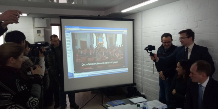 Суд по Сенкевичу. Юрдепартамент мэрии предложил суду посмотреть всю сессию, на которой сняли мэра