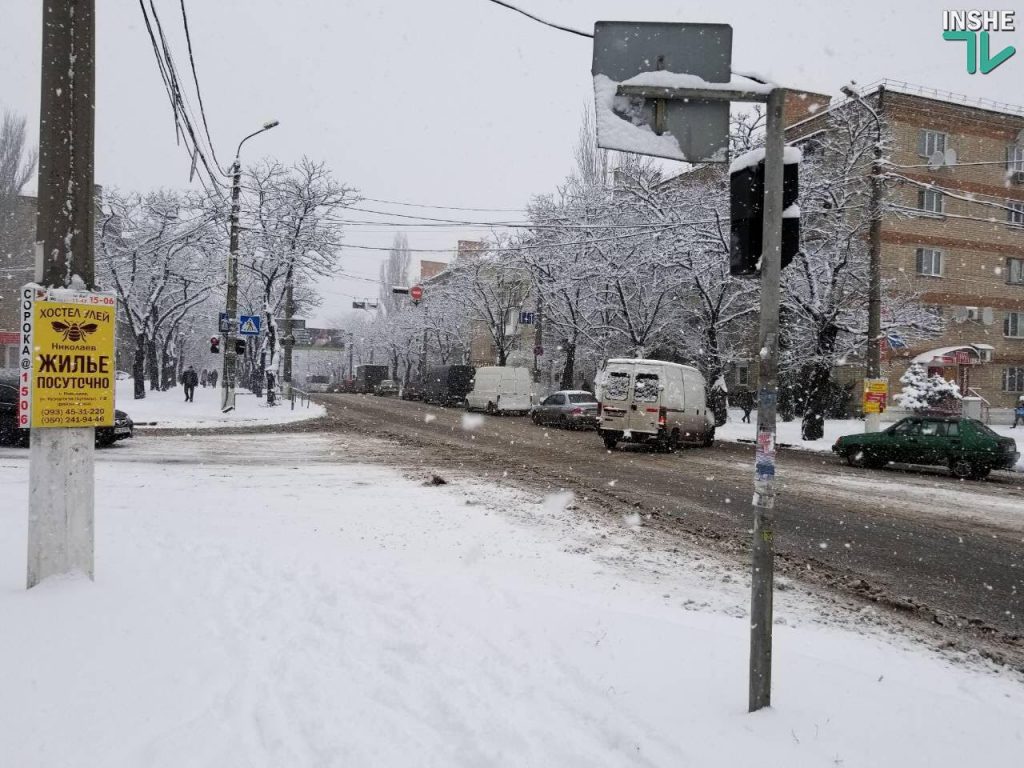 Подъезд к Варваровскому мосту в Николаеве заблокирован машинами 8