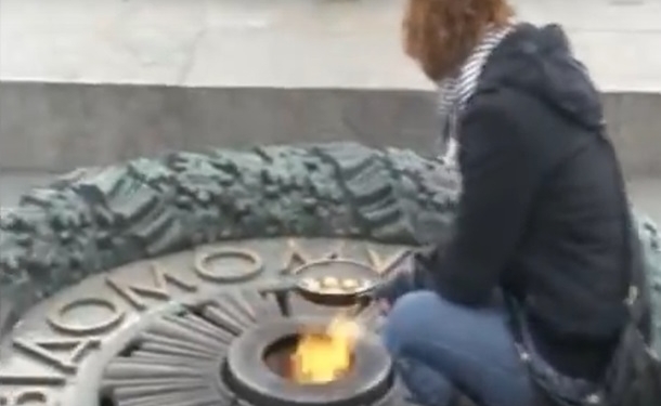 Яичница на Вечном огне: ЕСПЧ признал это надругательством над могилой, но Украина все равно должна выплатить 4000 евро