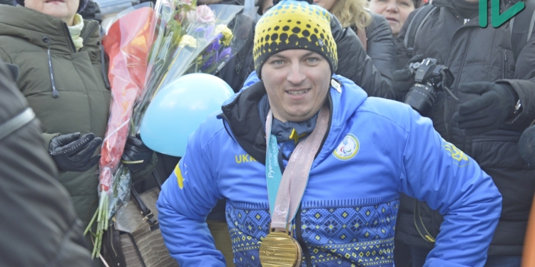 Николаевцы тепло встретили победителя Паралимпийских игр лыжника Ярового