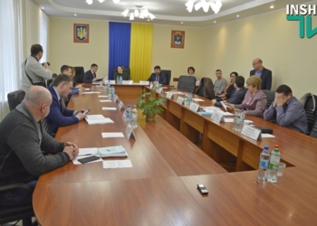 ОБНОВЛЕНО: Президиум Николаевского облсовета решил больше никогда не выносить вопрос вывешивания красно-черных флагов на админзданиях на сессию