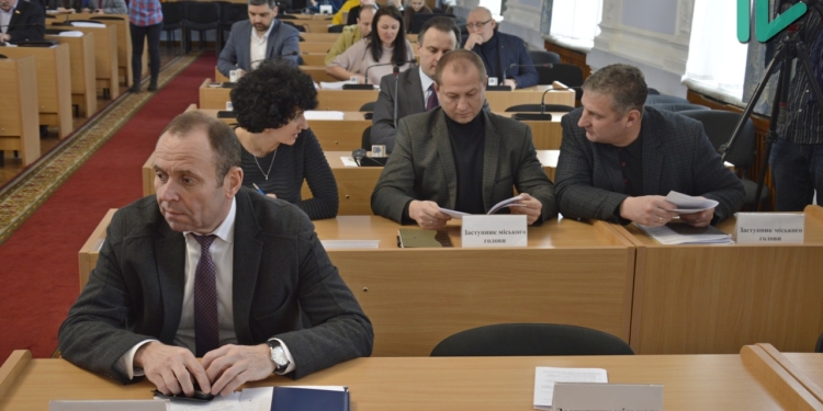 Депутат Филевский призвал снять ряд земельных вопросов и не «затыкать дыры того, кто прозевал План зонирования» — депутаты его не поддержали