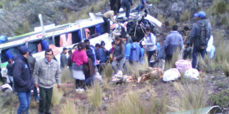 В Перу автобус сорвался в пропасть. Много погибших и раненых