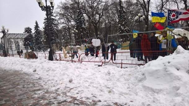 В Киеве Нацгвардия штурмует палаточный городок под зданием Верховной Рады