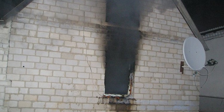 Вот это подарок: вечером 8 марта на Николаевщине спасатели спасли загоревшийся дом