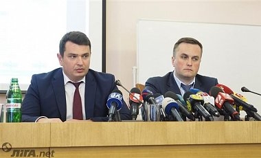 Сытник опроверг информацию о слежке за Холодницким