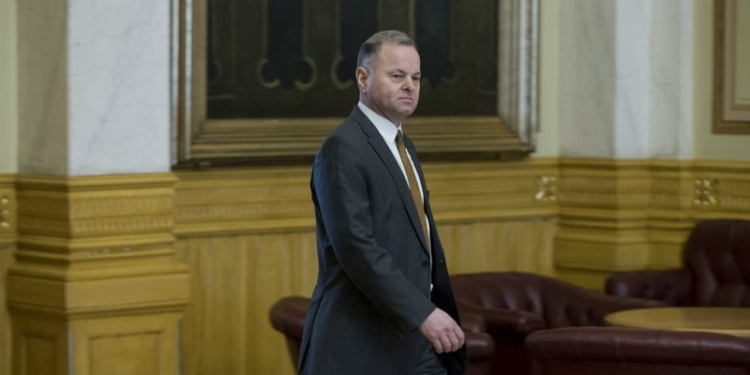 Глава парламента Норвегии Улемик Томессен принял решение подать в отставку в связи с увеличением расходов на ремонт здания парламента