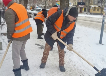 На Николаевщине со снежной стихией помогают бороться и безработные