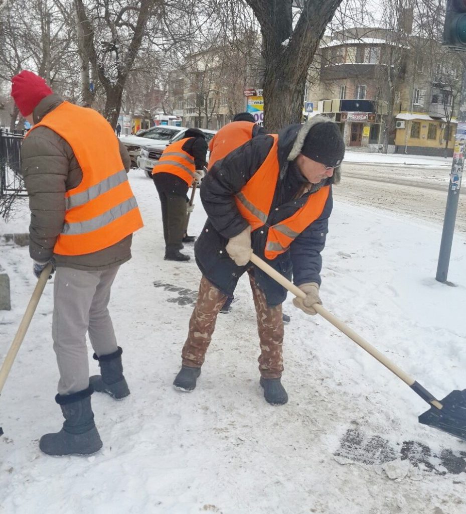 На Николаевщине со снежной стихией помогают бороться и безработные 2