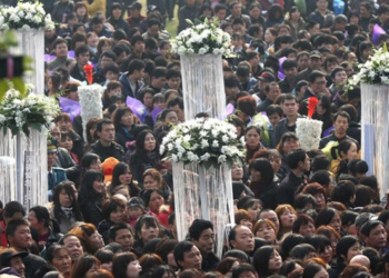 Это «яд для общественной морали»: в Китае стриптиз на похоронах будет уголовно наказуем