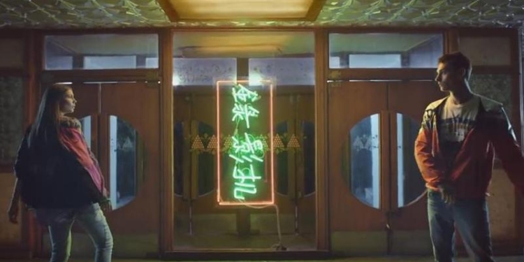 Бюджетный вариант? В столовой завода Порошенко сняли рекламу джинсов