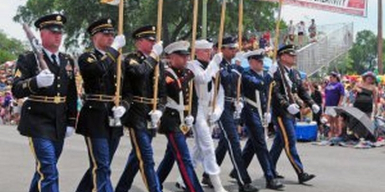 В США 27 лет не было военного парада. Теперь будет, но без танков – Трамп распорядился