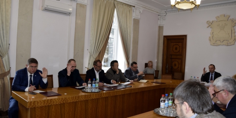 В Николаеве нашли деньги на выплаты задолженности по зарплате учителям – сняли со статьи по зарплате работникам детских садов