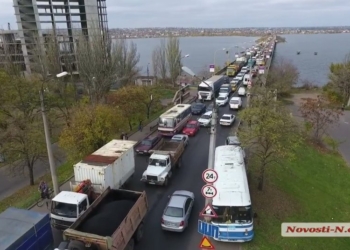 В Николаеве «заминировали» Варваровский мост