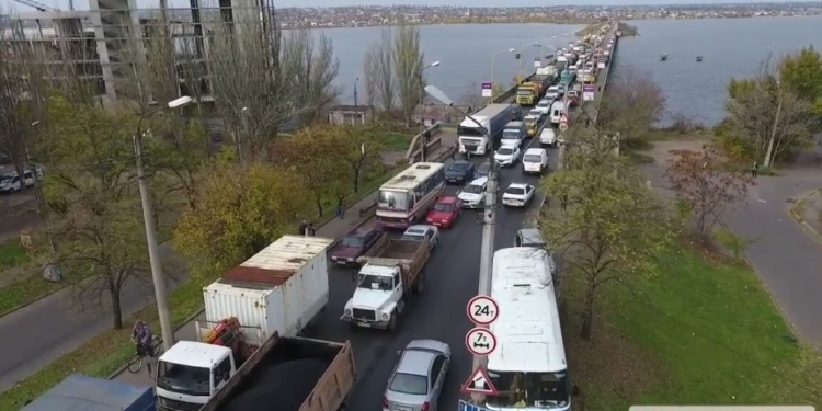 В Николаеве «заминировали» Варваровский мост