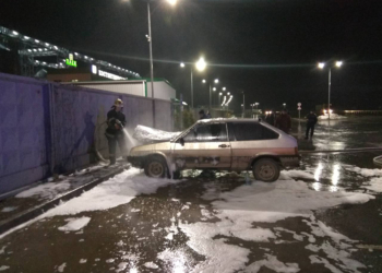 У Константиновки горела «восьмерка». Тушили спасатели и военные