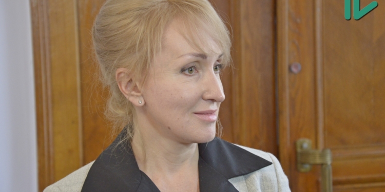 Ответ Садыкову: Казакова заверила, что советуется с главами фракций, а не с «крестными отцами»