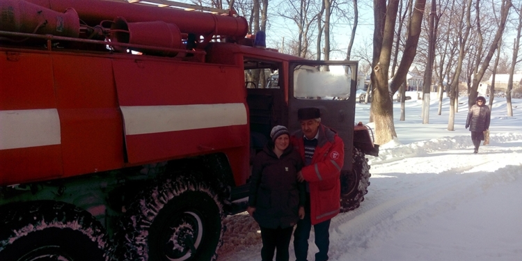 К вопросу о расчищенных дорогах и госпитальных округах: на Николаевщине из Братского в Вознесенск беременную женщину смогли доставить только на спецавтомобиле спасателей