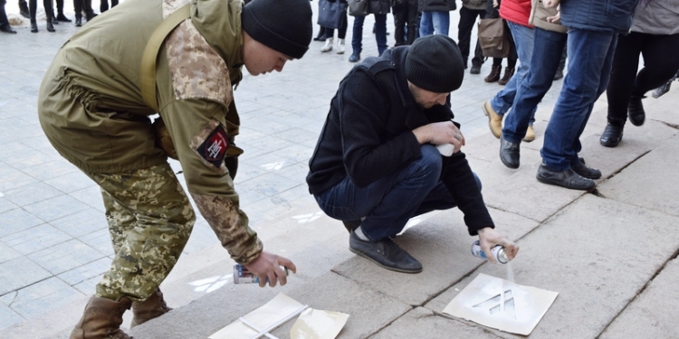 В Николаевскую ОГА теперь ведут самолетики. И убрать их будет трудно