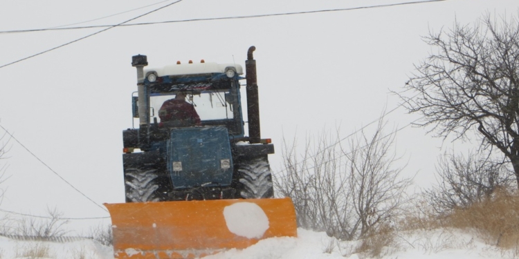 Непогода на Николаевщине: в Очакове мэр и его заместитель опубликовали свои мобильные телефоны, чтобы помогать «пленникам снега»