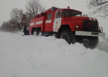 За двое суток спасатели Николаевщины вызволили из снежного плена 166 автомобилей, 14 автобусов и 20 фур