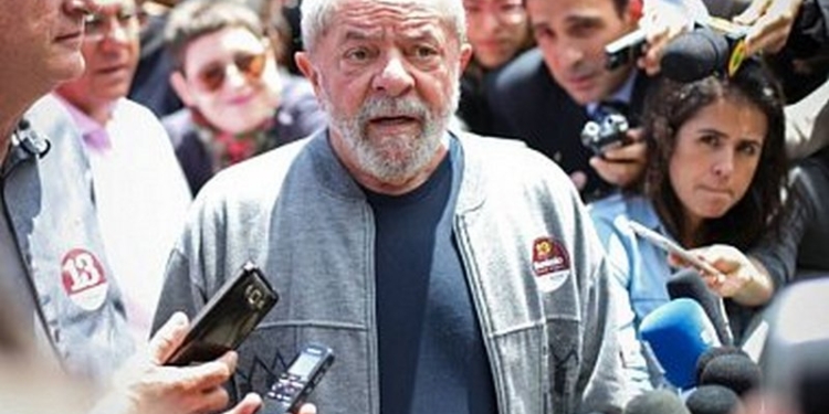 В Бразилии неизвестные обстреляли кортеж бывшего президента страны Луиса Инасиу Лулы да Силвы