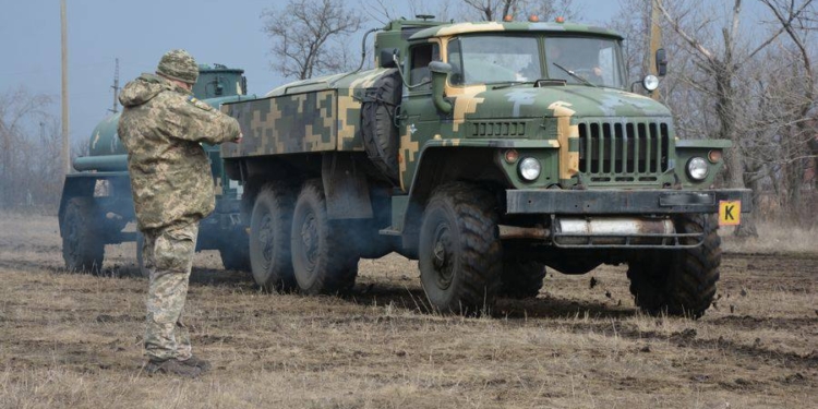 И у военных есть свои конкурсы профессионального мастерства: лучшим водителем-заправщиком стал николаевский десантник