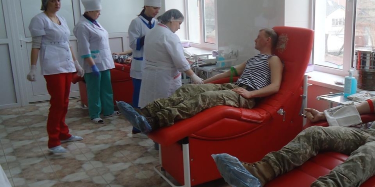 Артиллеристы ВМС сдали кровь для нужд Николаевского военного госпиталя
