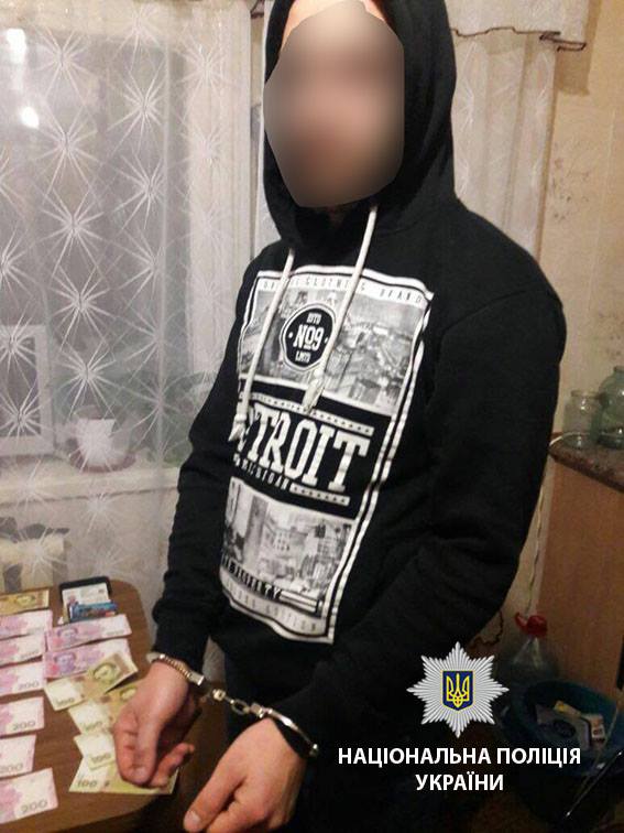 На Николаевщине двое полицейских требовали ежемесячную взятку с наркозависимого в размере 30 тыс.грн. 3