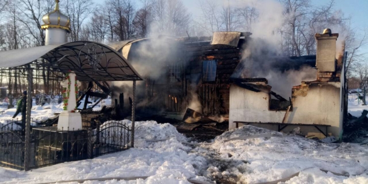 На Буковине сгорела деревянная церковь